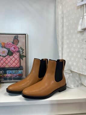 🔥AEROSOLES women Tan Boots with Black Panels brand new 8.5